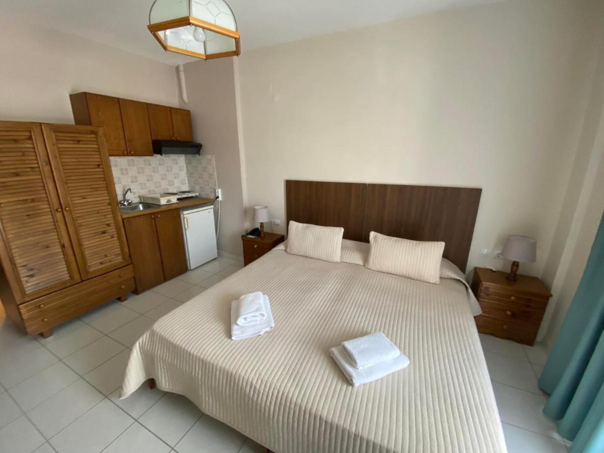 Hotel Pavlos - Studios Толон Екстериор снимка